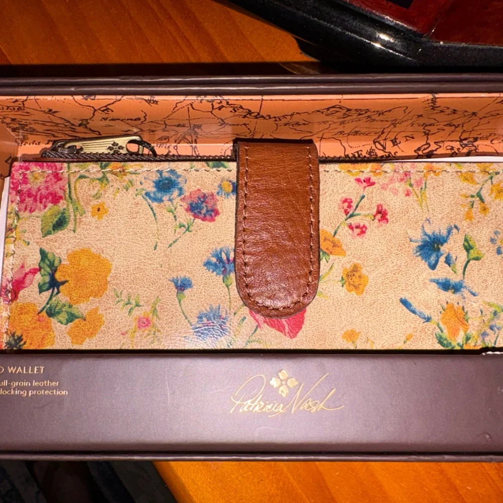 Patricia Nash Floral Key & Card Holder in Tan and Brown - Picture 1 of 5